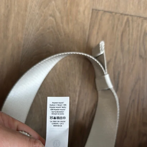 NWOT Lululemon Everywhere Belt Bag Plush Fleece Bone Silver - Picture 8 of 8